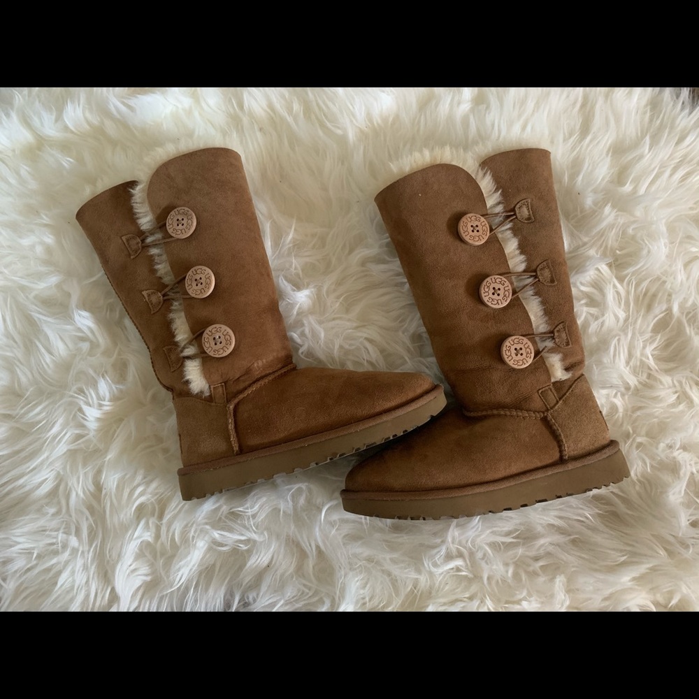 ❄️UGG® Bailey Suede Button Triplet II Boots.❄️